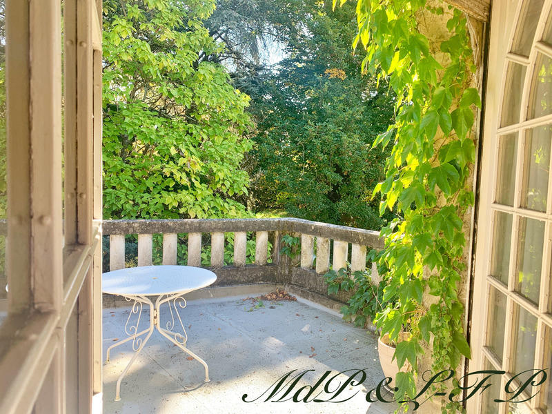 Maison - 241 m² - 7 pièces