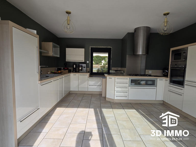 Maison - 230 m² - 7 pièces