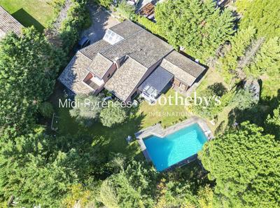 Maison - 210 m² - 8 pièces