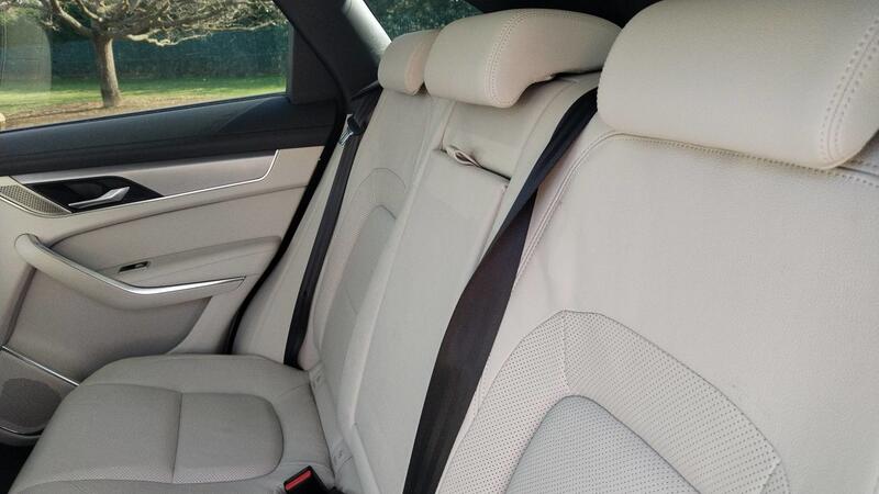 Jaguar F-Pace 2.0 404 Phev Awd 300 se - Automatique Toit ouvrant