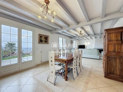 Maison - 210 m² - 8 pièces