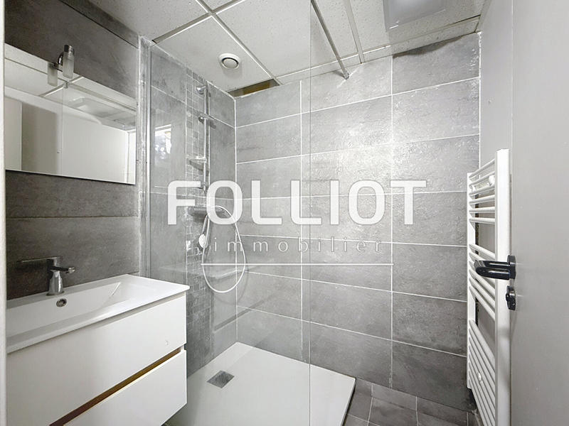 Local commercial - 120 m² - 6 pièces