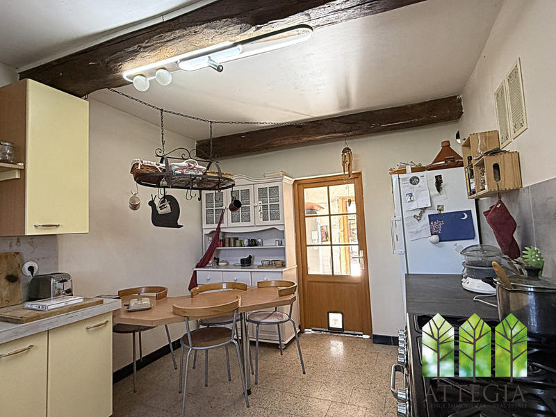 Maison - 220 m² - 7 pièces