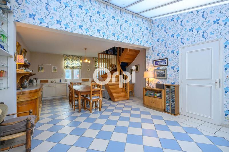 Maison - 232 m² - 9 pièces