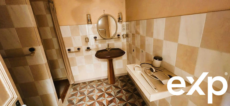 Maison - 255 m² - 9 pièces