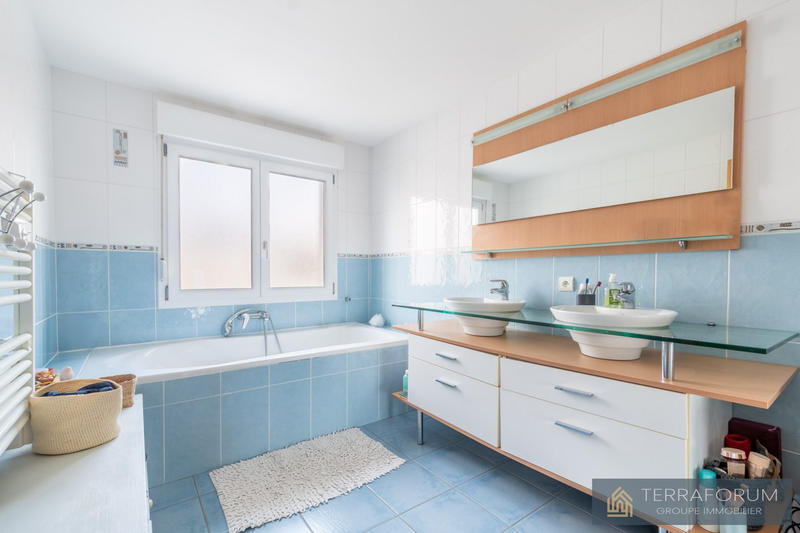 Maison contemporaine - 230 m² - 6 pièces