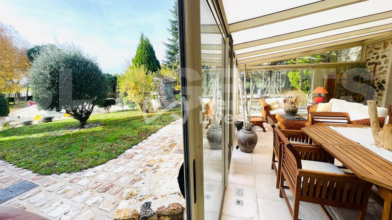 Maison - 261 m² - 8 pièces