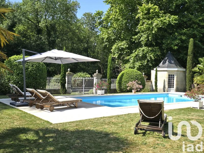 Maison - 270 m² - 10 pièces