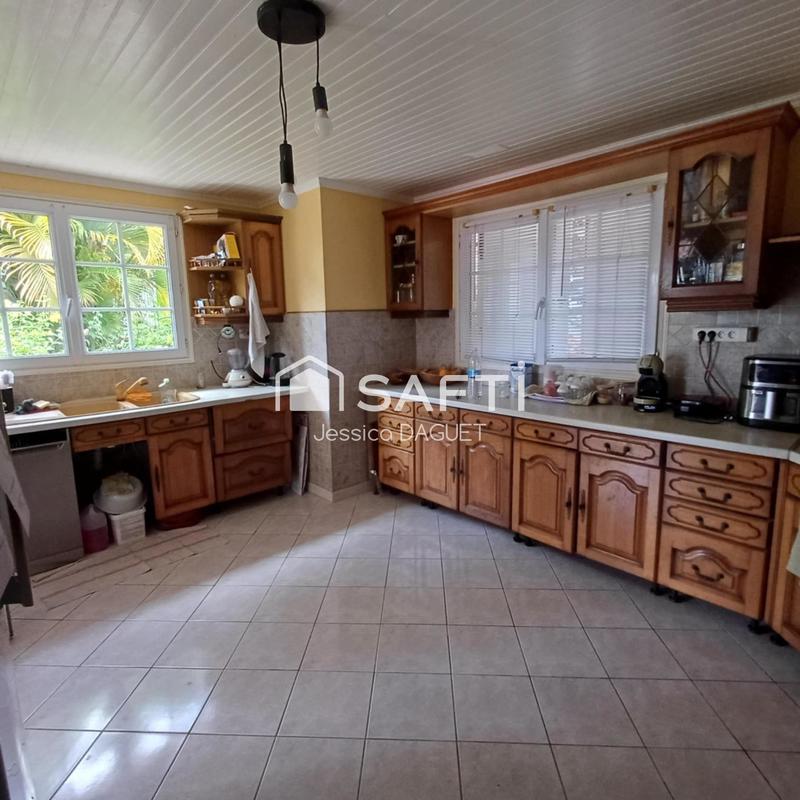 Maison - 250 m² - 8 pièces