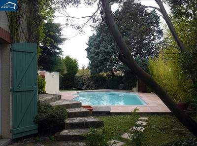 Maison - 256 m² - 9 pièces