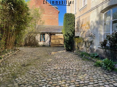 Maison - 390 m² - 10 pièces