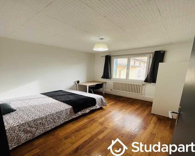 Chambre - 80 m² - 1 pièce