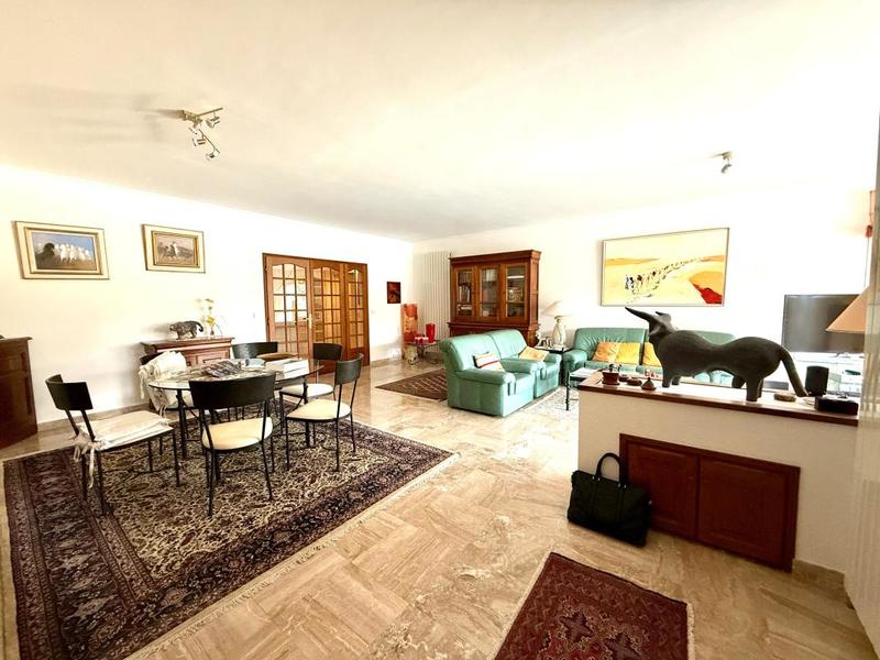 Maison - 225 m² - 6 pièces