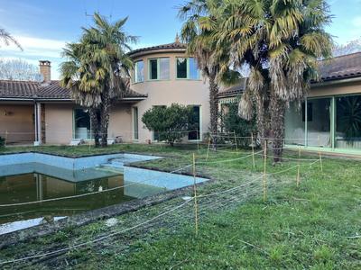 Maison - 200 m² - 5 pièces