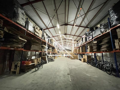 Entrepôt - 949 m²