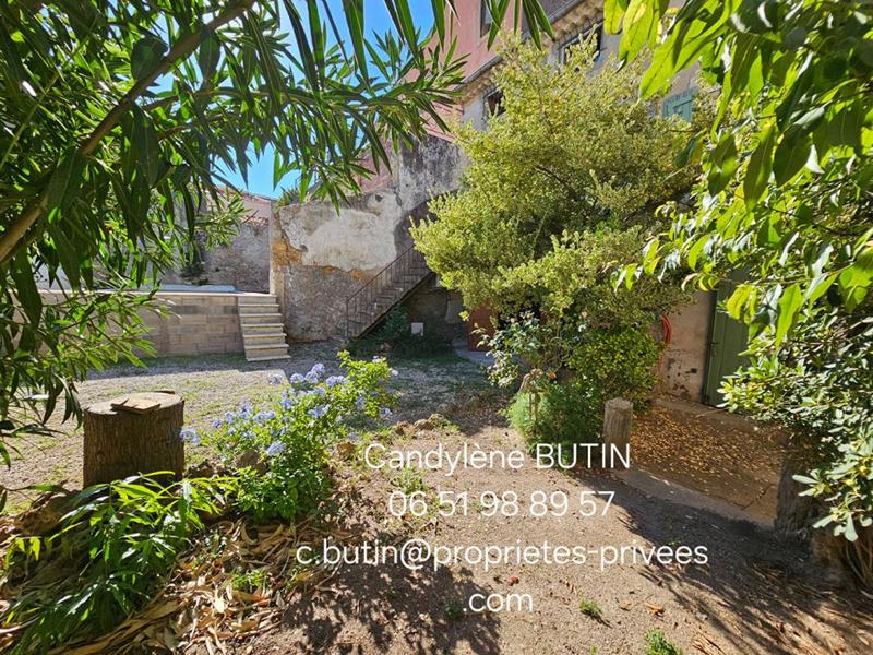 Propriété - 297 m² - 14 pièces