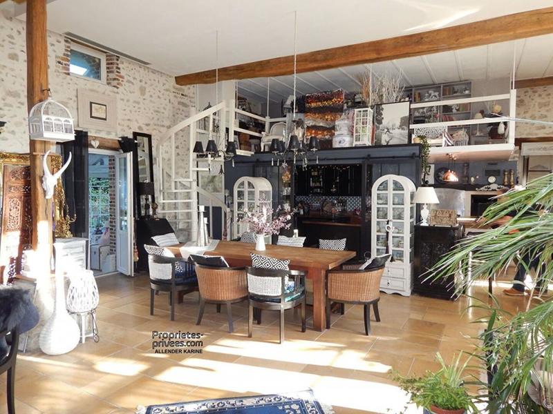 Maison - 1 000 m² - 18 pièces