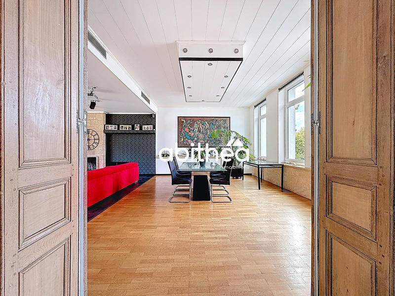 Propriété - 331 m² - 10 pièces