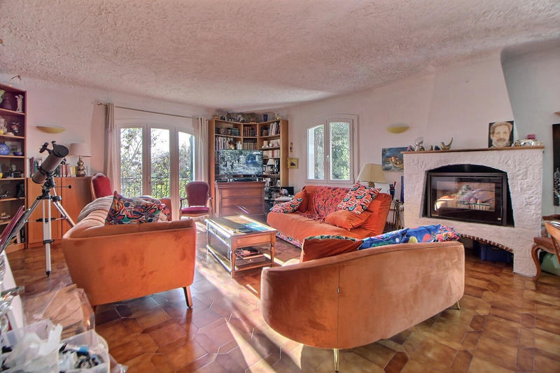 Maison - 220 m² - 6 pièces