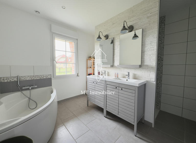 Maison - 141 m² - 8 pièces