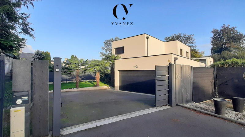 Maison - 151 m² - 7 pièces