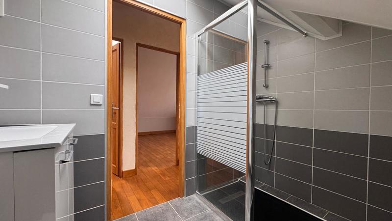 Maison - 220 m² - 9 pièces