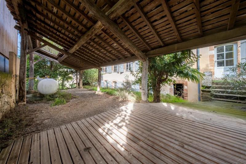 Maison - 333 m² - 15 pièces