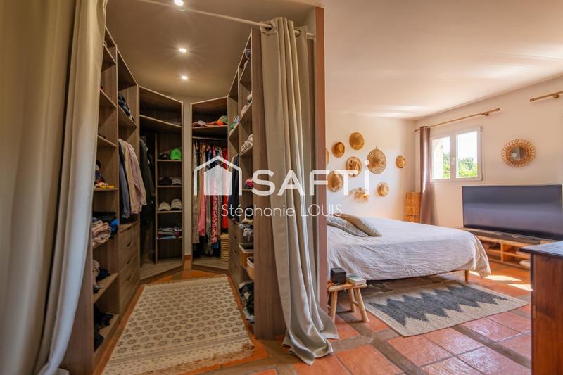 Maison - 220 m² - 8 pièces