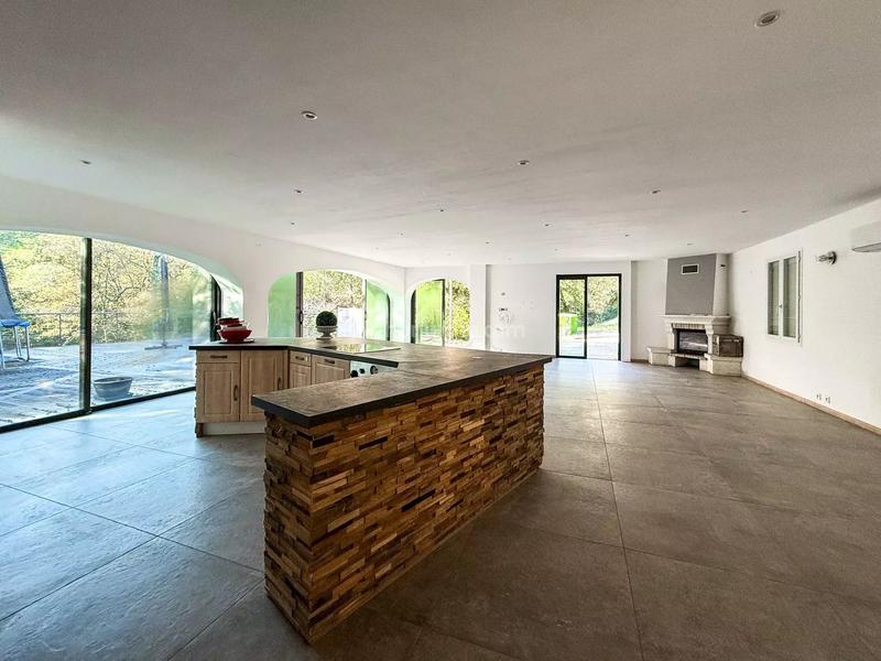 Maison - 174 m² - 5 pièces