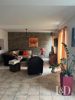 Maison - 213 m² - 8 pièces