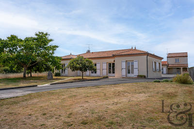 Maison - 240 m² - 11 pièces