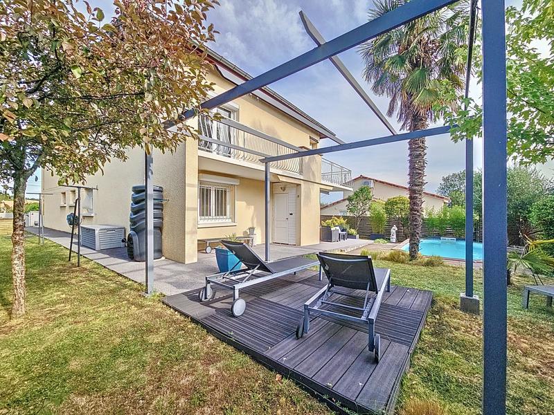 Maison traditionnelle - 157 m² - 6 pièces