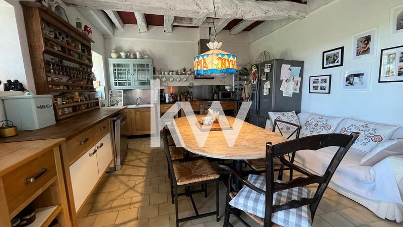 Maison - 200 m² - 12 pièces