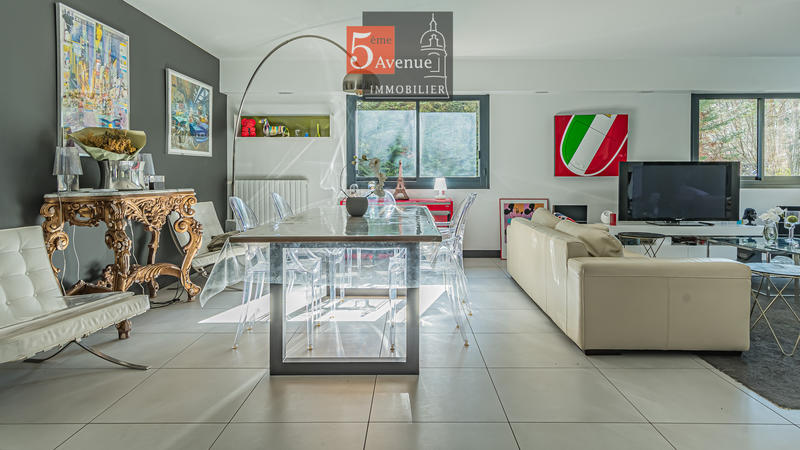 Maison - 400 m² - 8 pièces