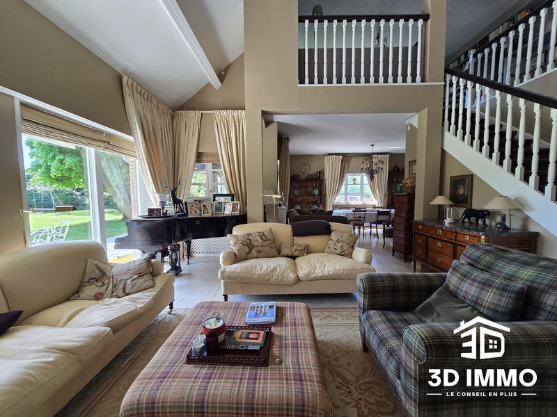 Maison - 275 m² - 12 pièces