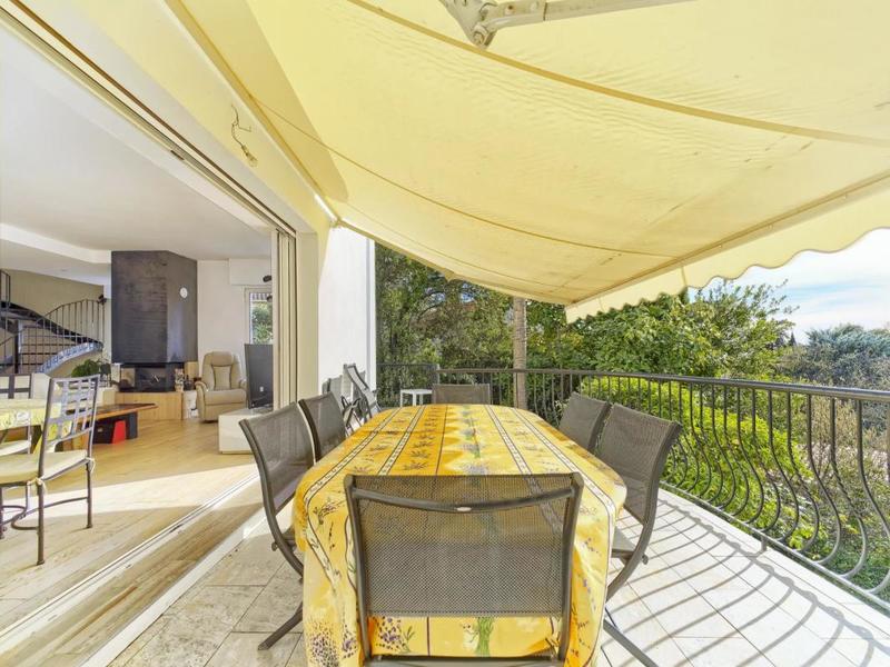 Villa - 215 m² - 6 pièces