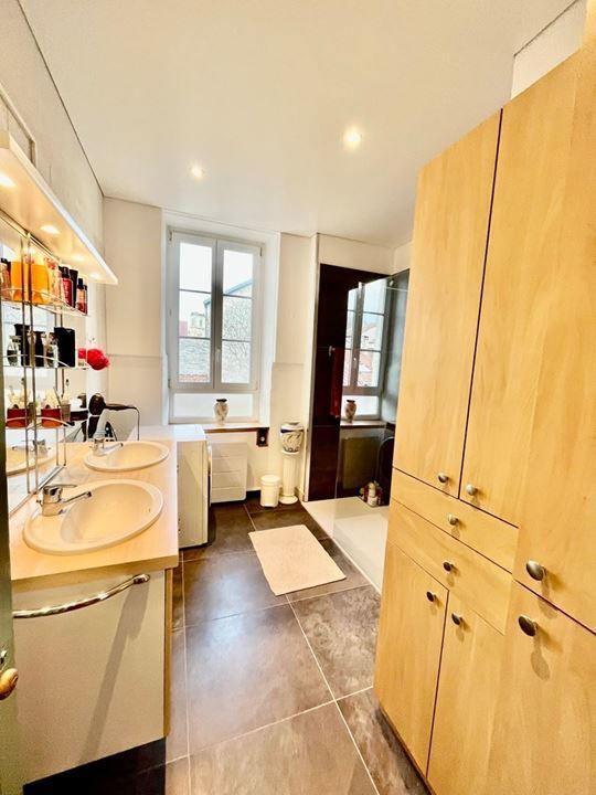 Appartement - 127 m² - 6 pièces