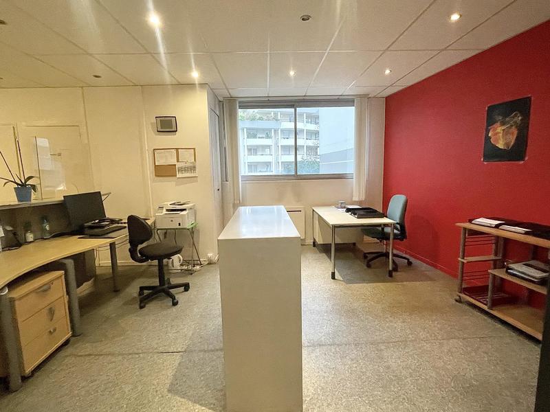 Local commercial - 215 m² - 10 pièces