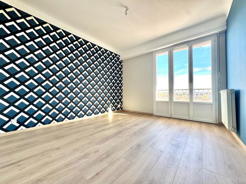 Appartement - 80 m² - 7 pièces