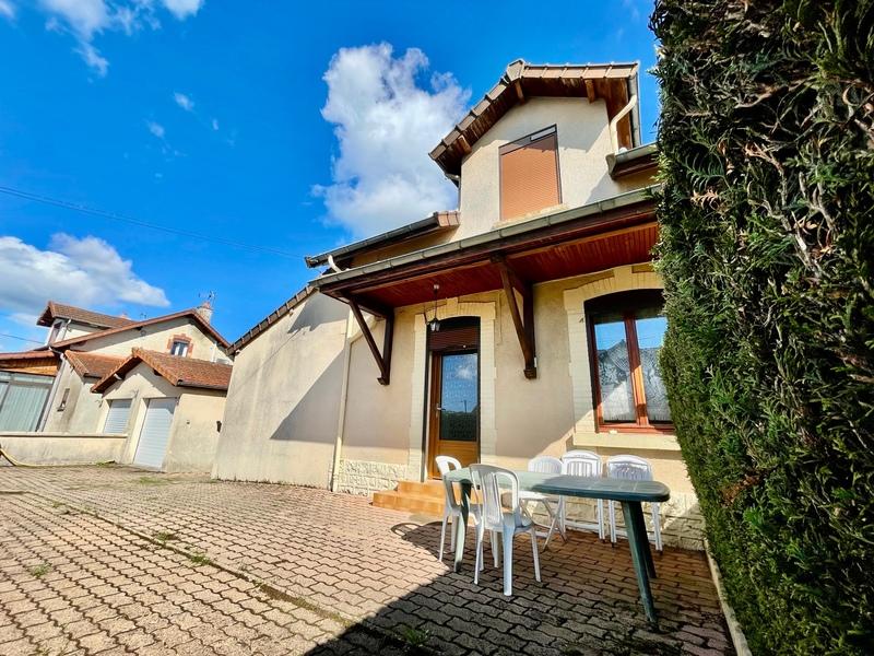 Maison - 92 m² - 5 pièces