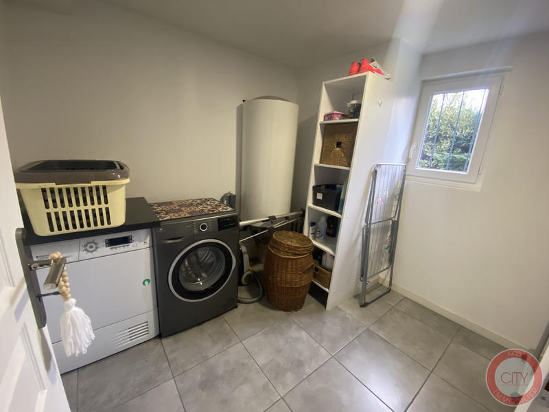 Maison traditionnelle - 223 m² - 9 pièces