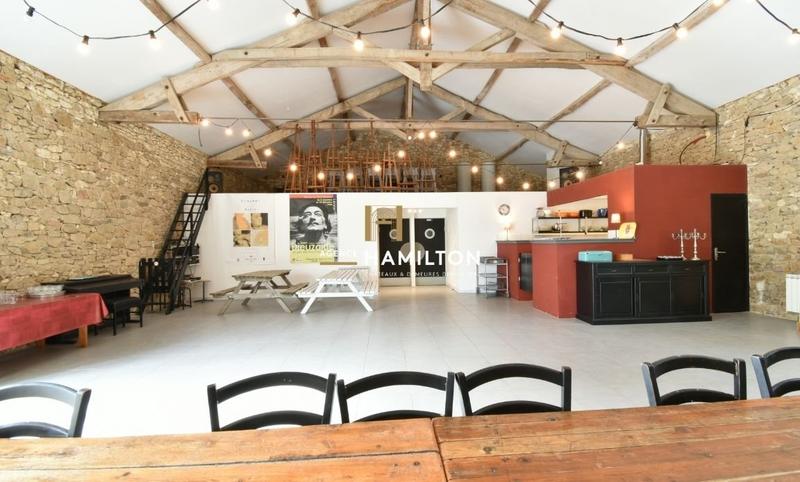 Propriété - 655 m² - 18 pièces