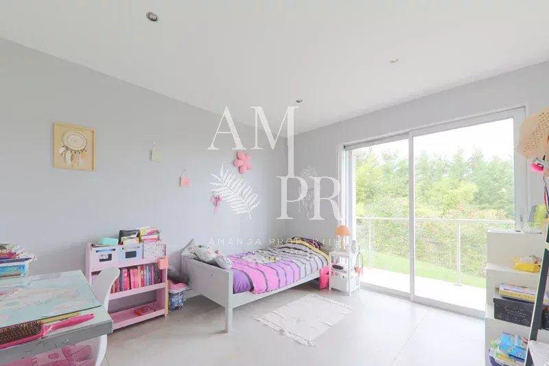 Maison - 291 m² - 8 pièces