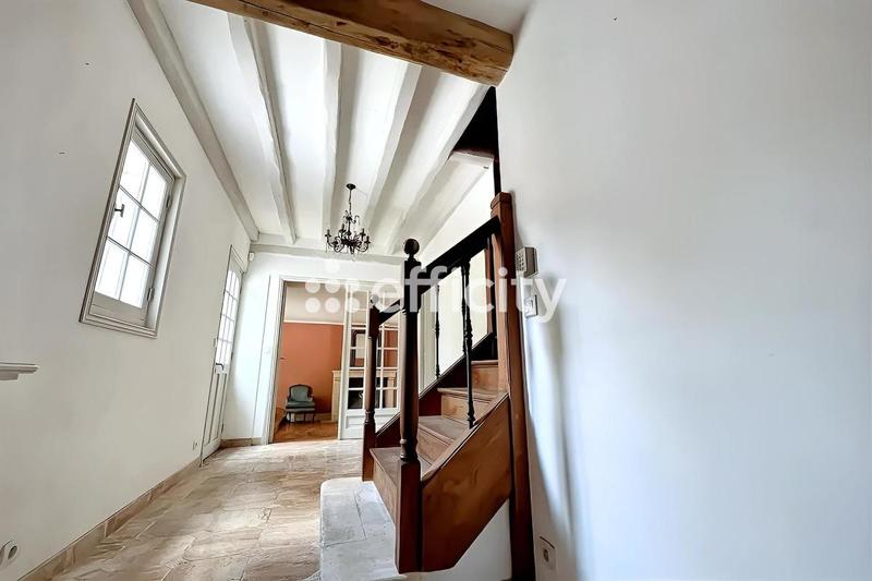 Maison - 240 m² - 8 pièces