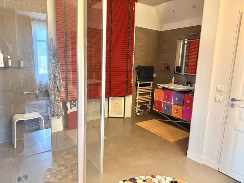 Maison - 320 m² - 9 pièces