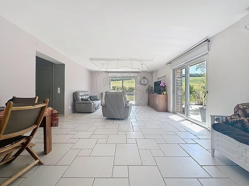 Maison - 368 m² - 12 pièces