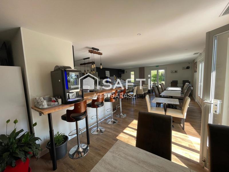 Local commercial - 1 050 m² - 50 pièces