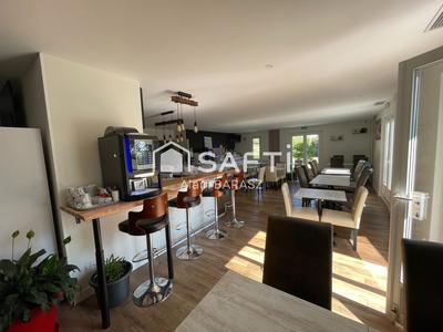 Local commercial - 1 050 m² - 50 pièces