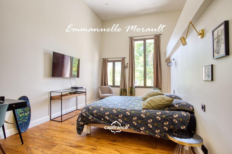 Propriété - 487 m² - 10 pièces