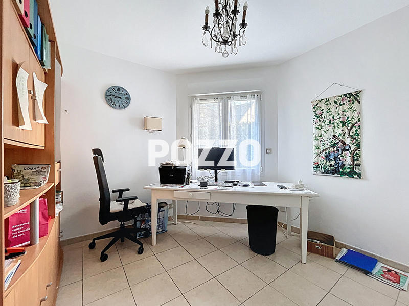 Maison - 237 m² - 9 pièces